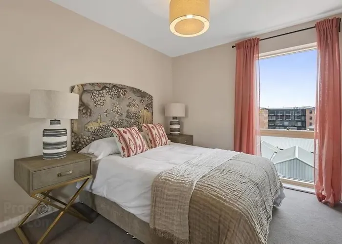 Central, Luxury & City Views